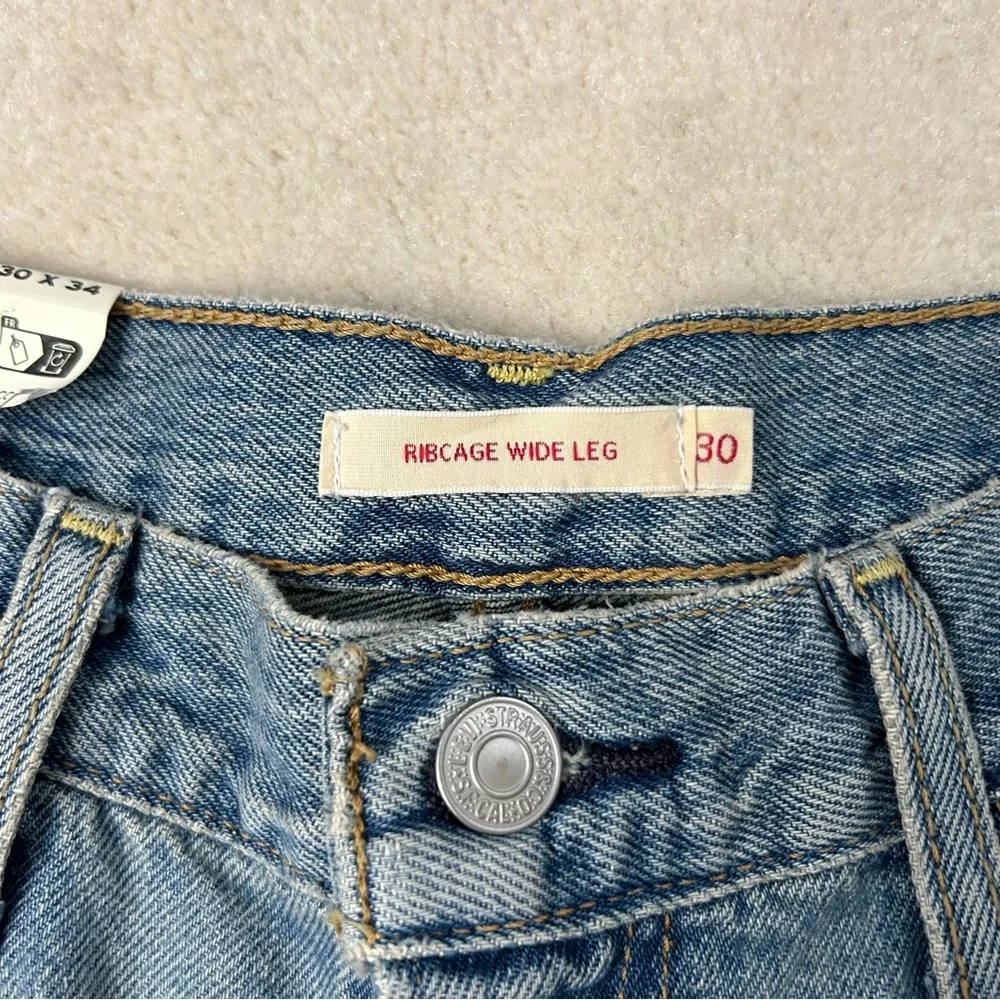 LEVI'S Women's Ribcage Wide Leg Jeans 30x34 Tint Story Medium Wash NWT